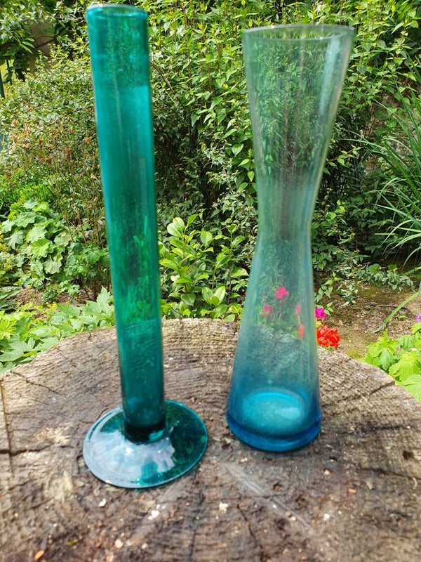 Vaasje blauw glas