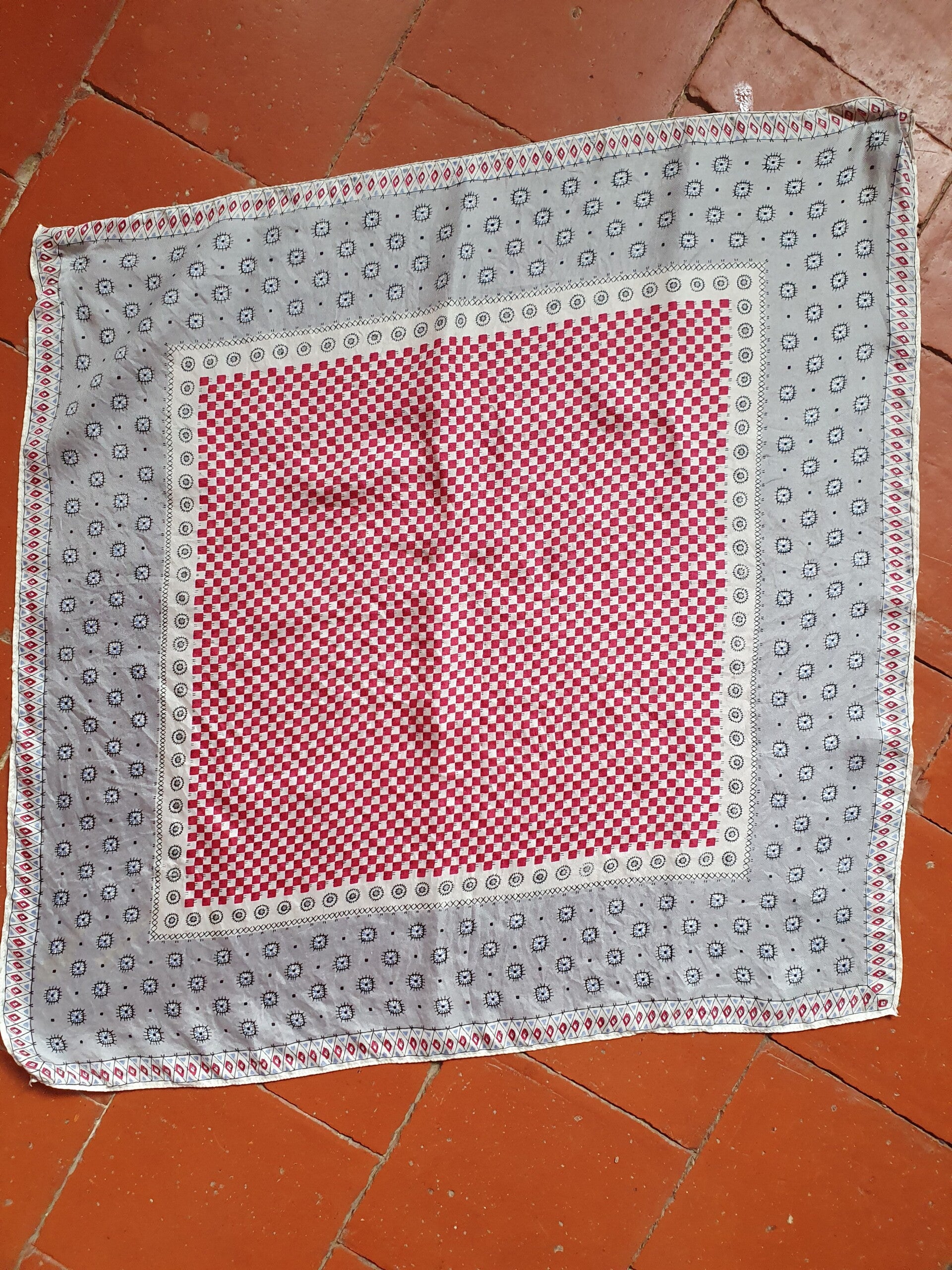 Vintage sjaal rood / griijs