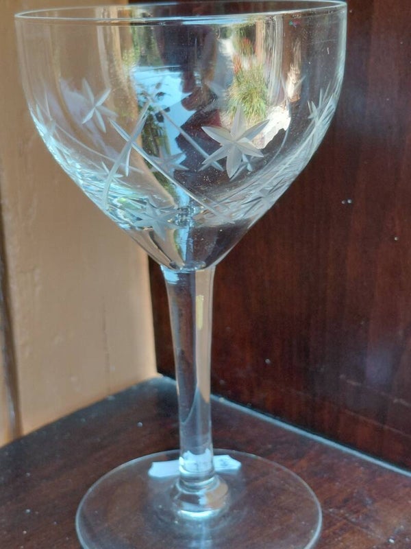 Antiek gegraveerd wijnglas