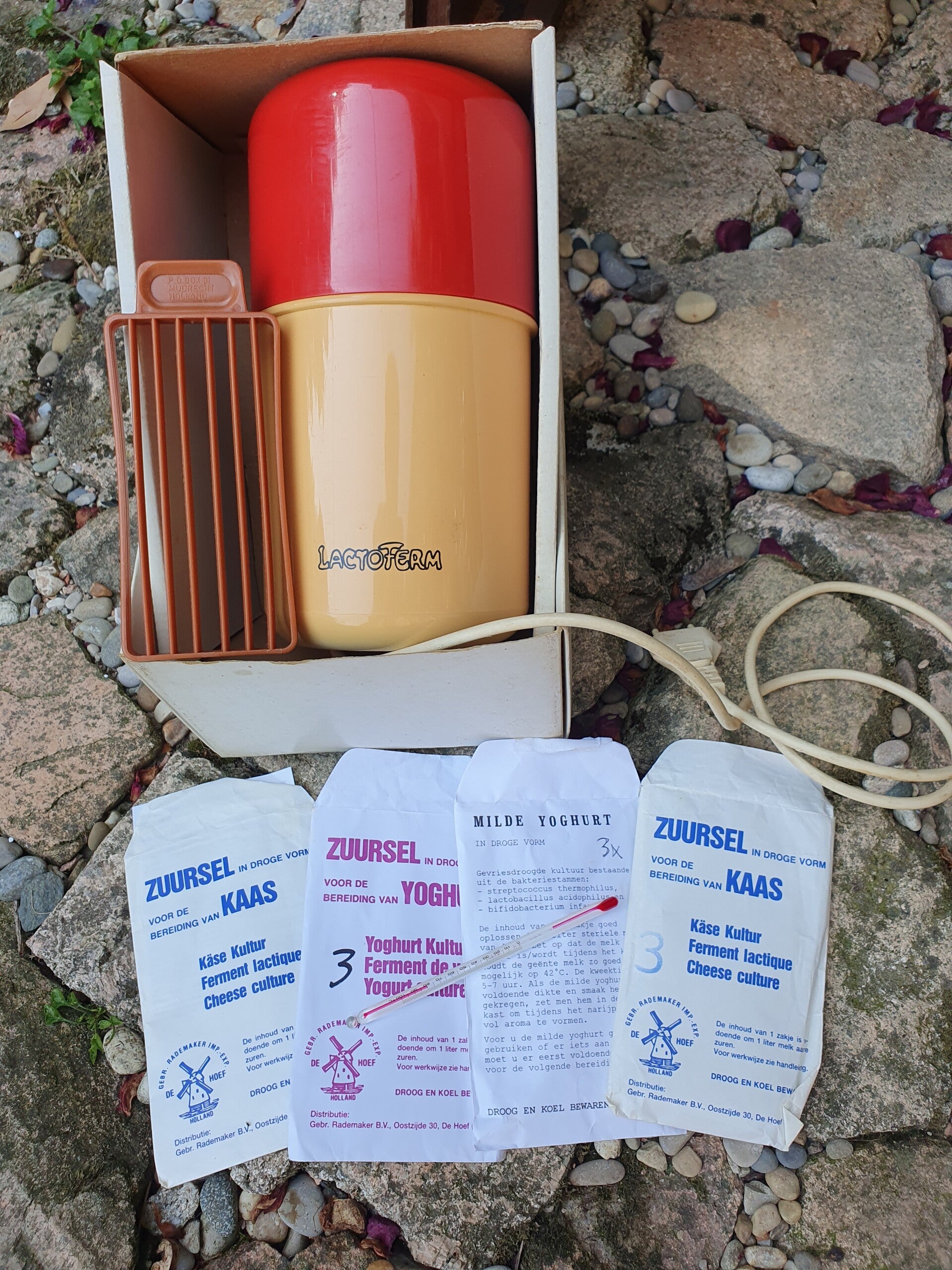 Vintage yoghurtmaker Lactoferm