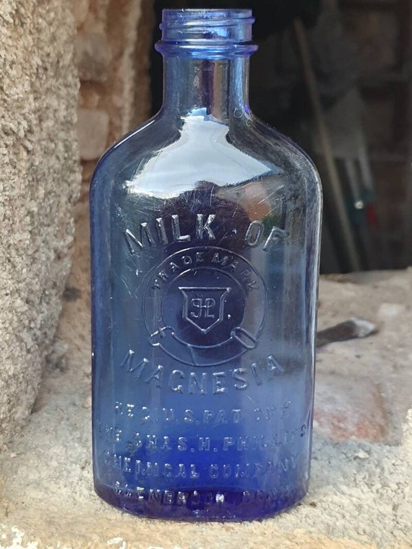 Antieke blauwe fles magnesium melk - Bouteille bleue antique de lait de magnésium