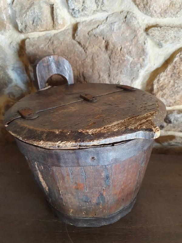 Houten bak met deksel - Boîte en bois avec couvercle