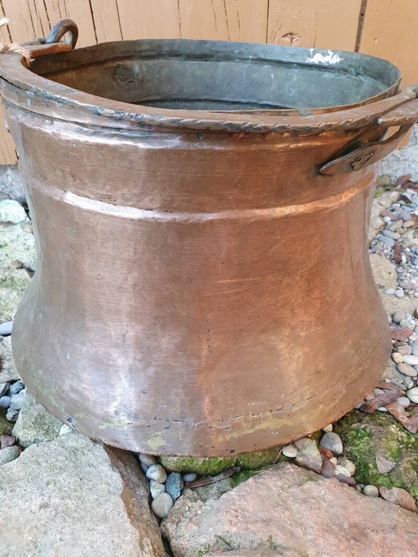 Antieke koperen bak - Récipient en cuivre antique