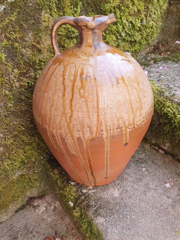 Oude oliekruik - Ancien pot à huile