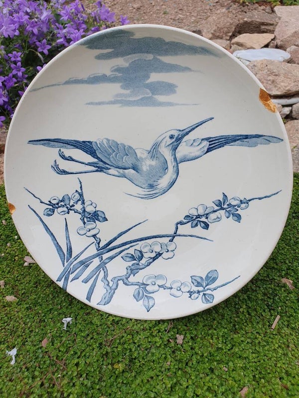 Schaal op voet met reiger - Bol sur pied au héron