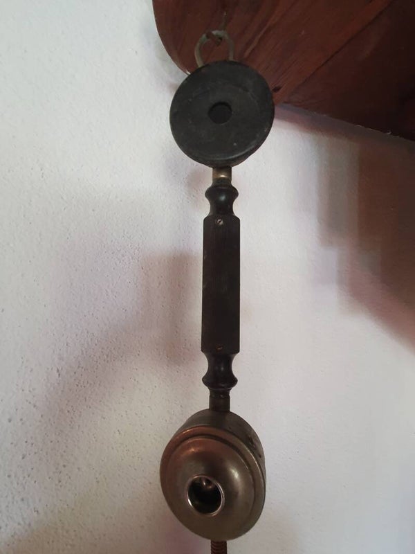 Antieke telefoon - Téléphone ancien