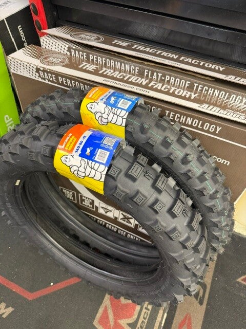 Tarjouspaketti! Michelin Enduro medium 2 90/100-21", Michelin Enduro medium 140/80-18" ja Airmousse solut