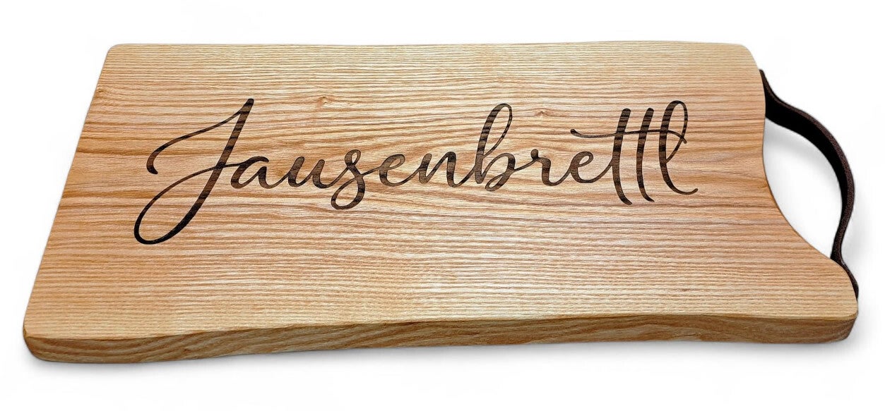 Personalisiertes Holzbrett zum Servieren einer Jause und als Geschenk