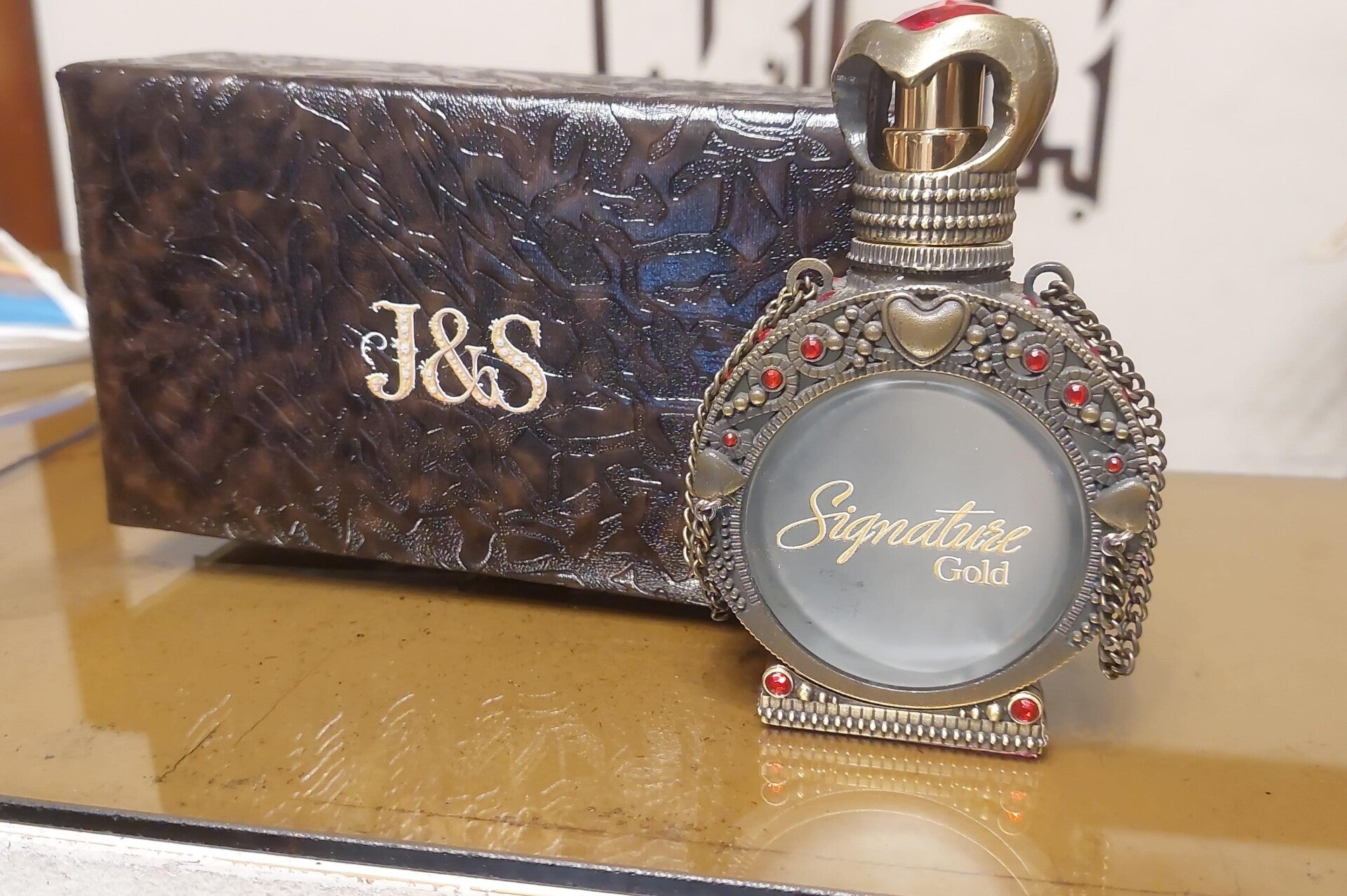 Parfums hommes et femmes mixte J&S santeur Emirates a la délicatesse des fleurs françaises