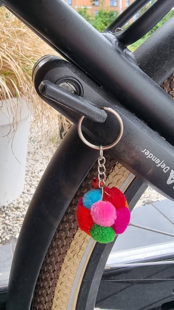 Kleurrijk bolletje voor aan je fietssleutel