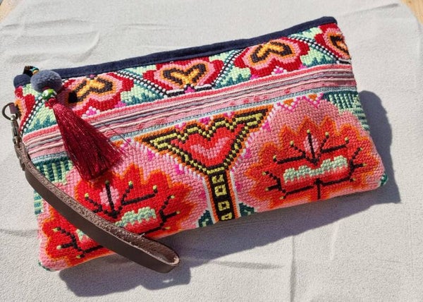 Etui XL vintage groen roze handgeborduurd