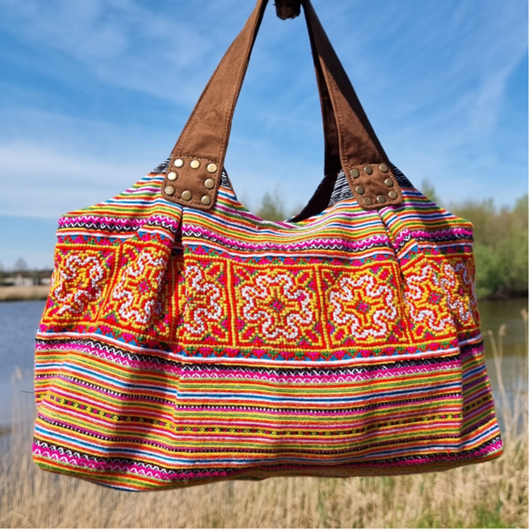 Prachtige handgeborduurde tas in Ibiza-style
