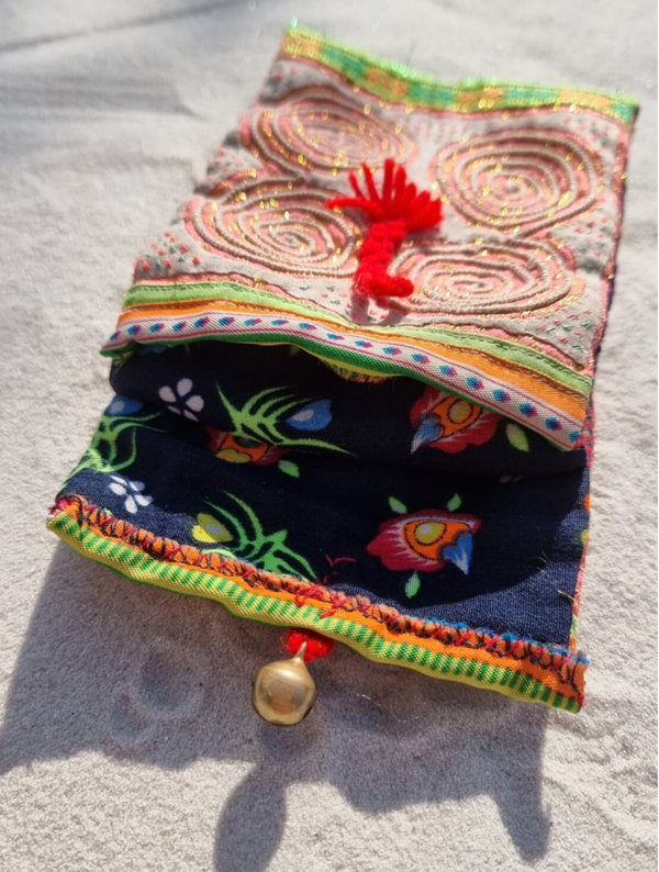 Etui portemonnee roze goud handgeborduurd