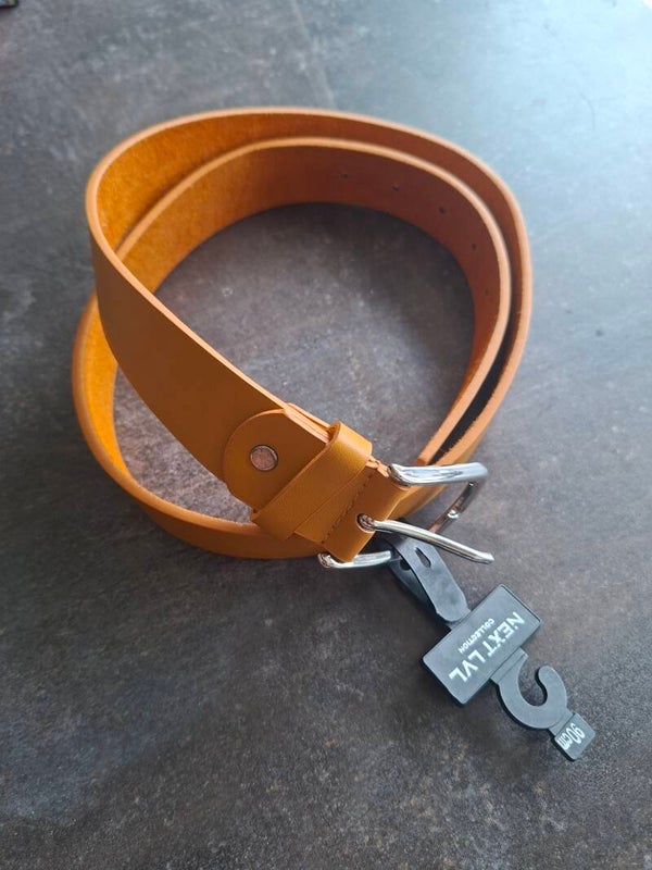 ​Stijlvol en Tijdloos: Okergele Riem 90 cm van 'NEXT LVL COLLECTION'