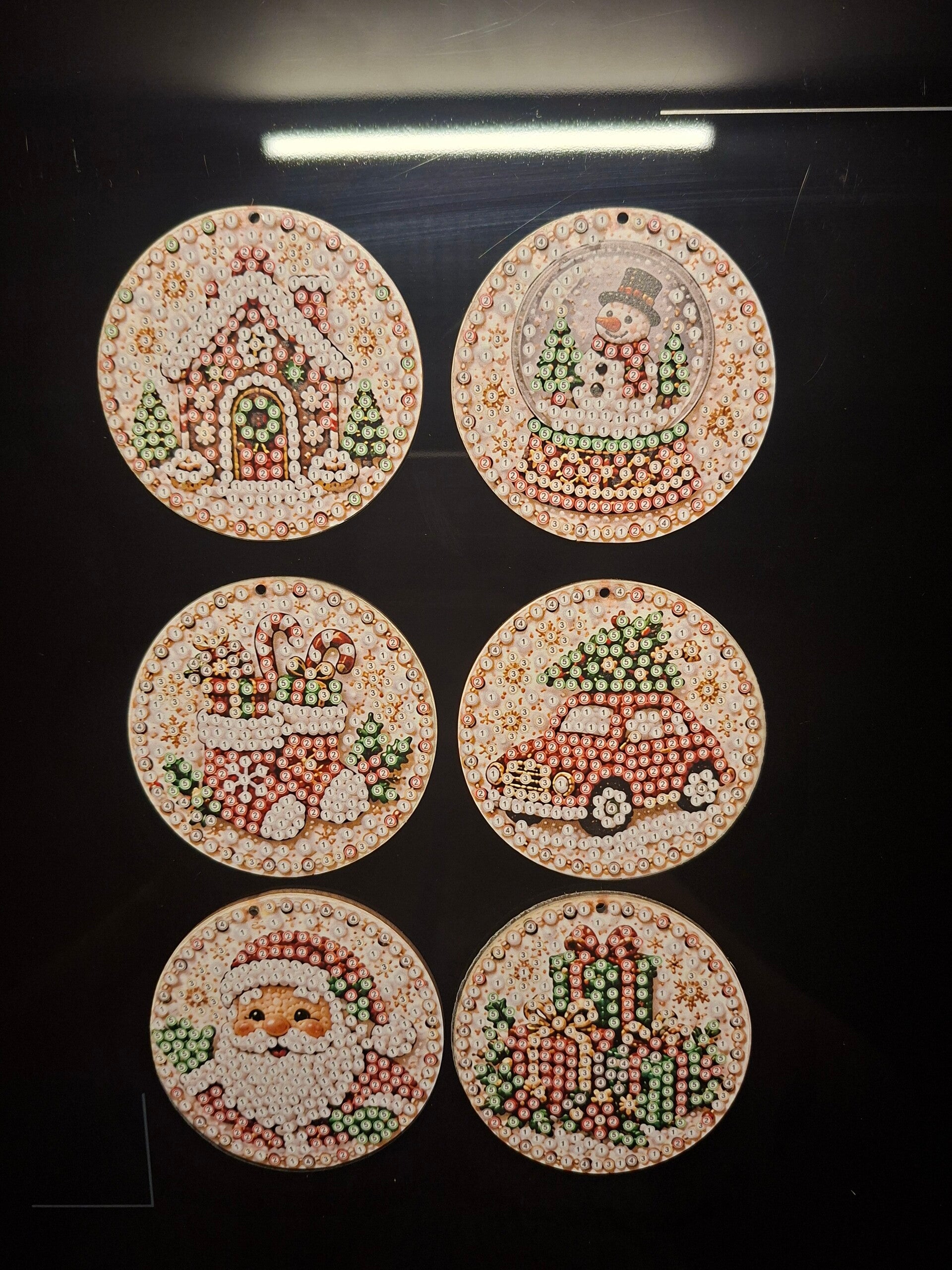 ​Complete Diamond Painting Set – 6 Ronde Kersthangers Self-Made