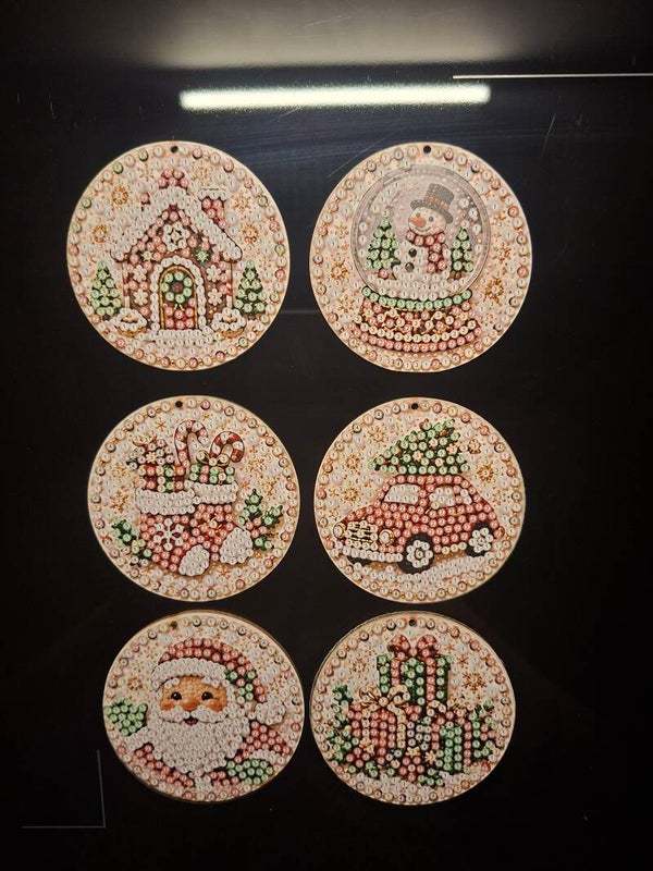 ​Complete Diamond Painting Set – 6 Ronde Kersthangers Self-Made