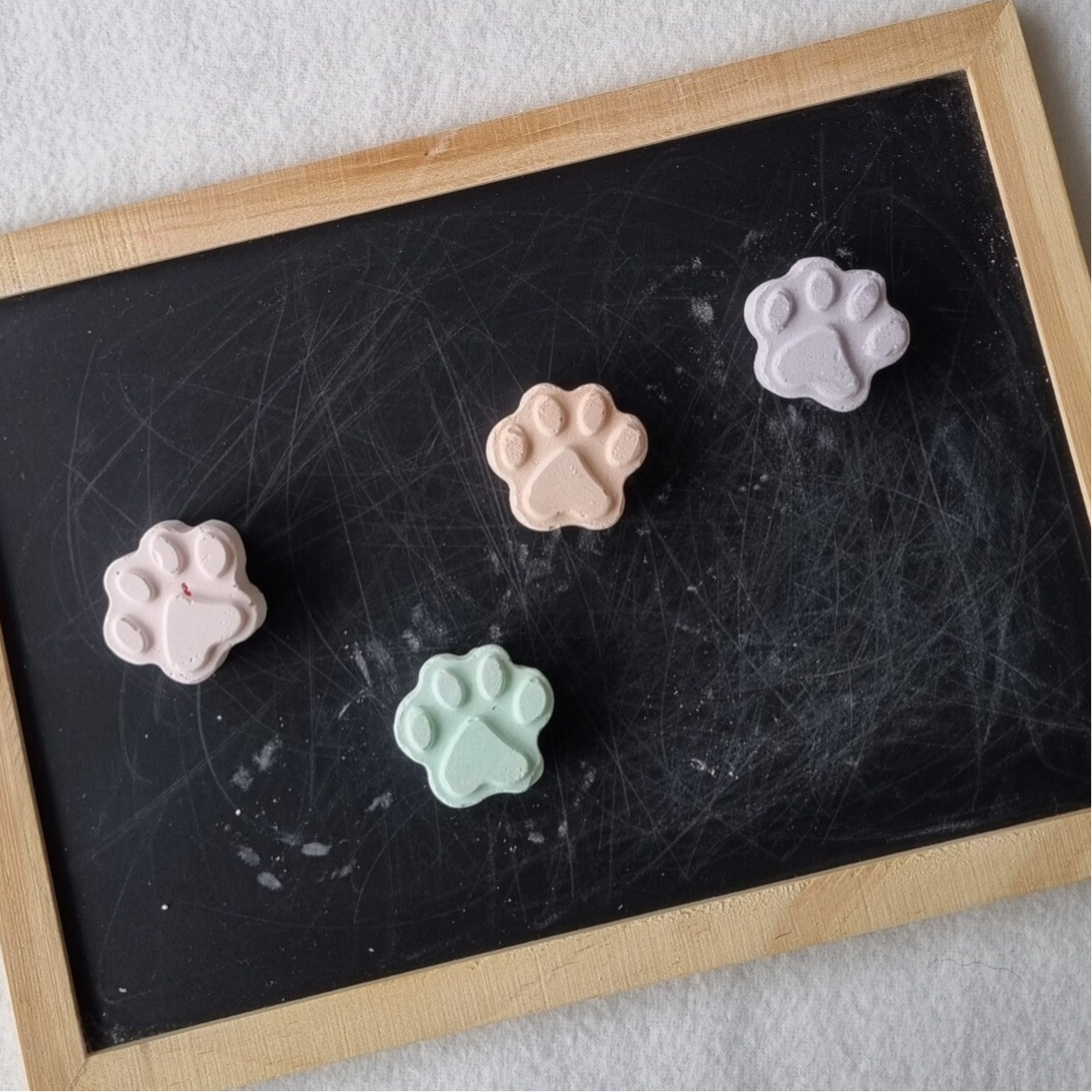 Stoepkrijt handgemaakt hondenpootjes klein