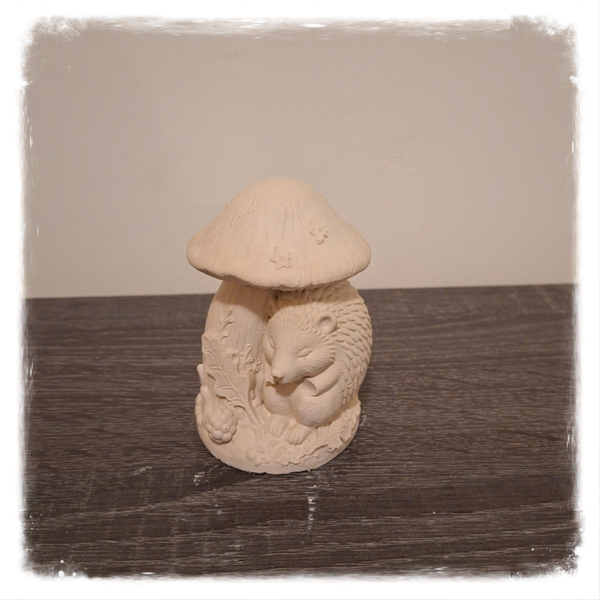 Herfstbeeldje egel met paddestoel