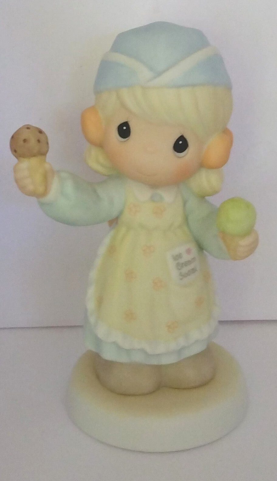 Precious Moments “Scoop’in Up Some Love” – Vintage Collectible Friendship & Affection