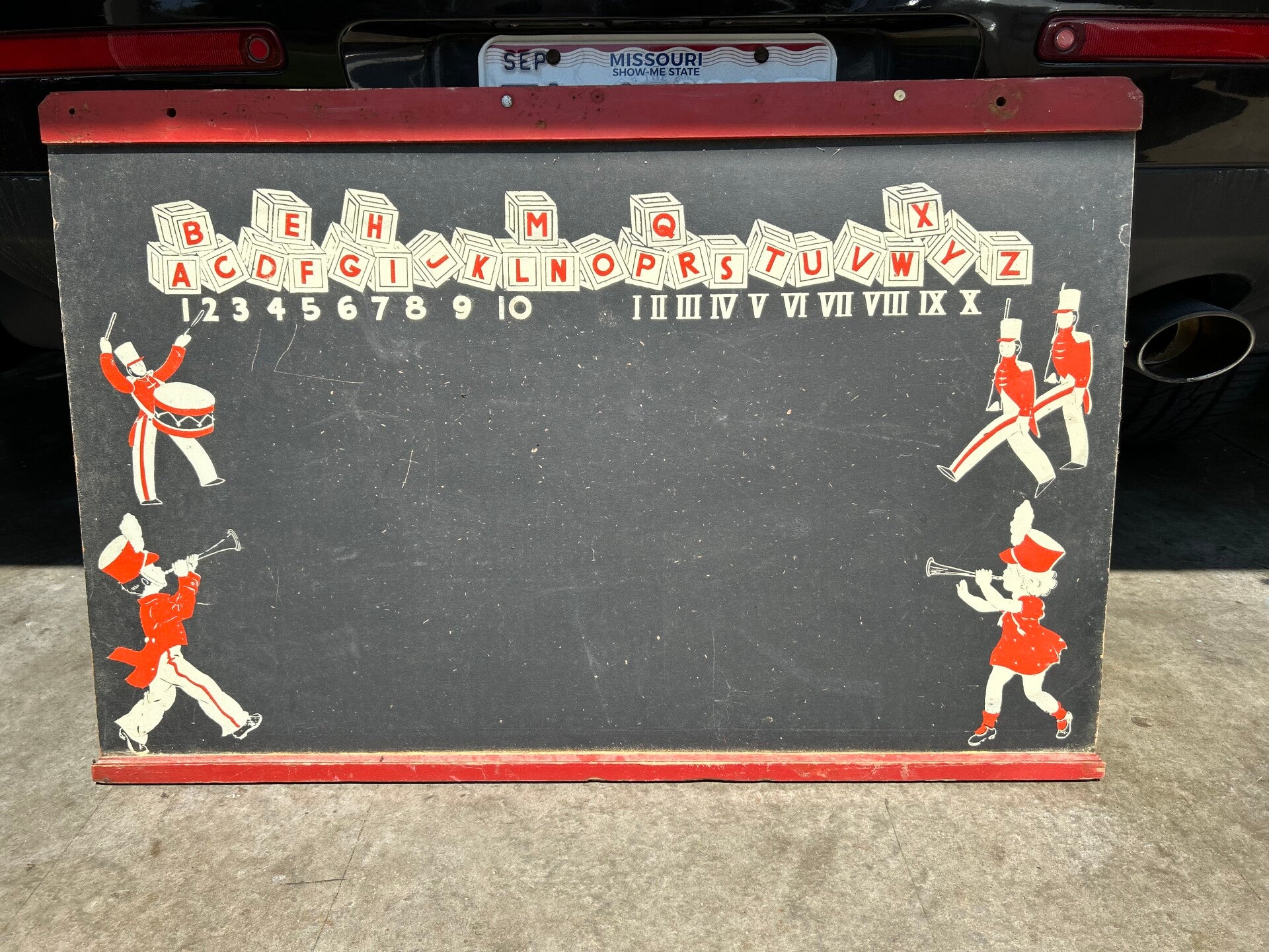 Vintage Chalk Board – Classic Schoolhouse Charm & Timeless Writing Display