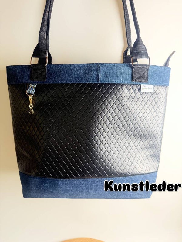 Handgemachte Upcycling-Jeanstasche-Denim mit schwarzem Kunstleder