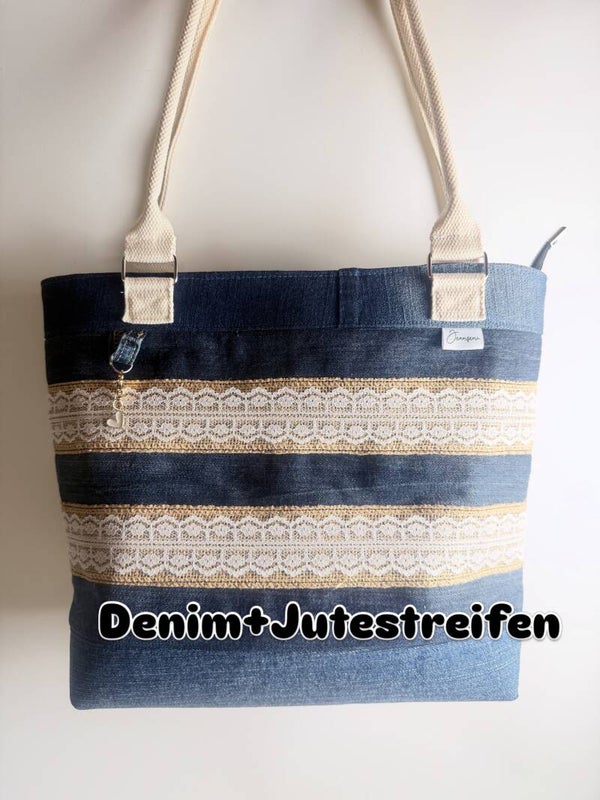 Handgemachte Upcycling- Jeanstasche mit Jutestreifen