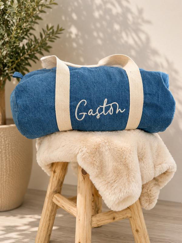 Sporttas met naam – Geborduurde Logeertas in Jeanslook
