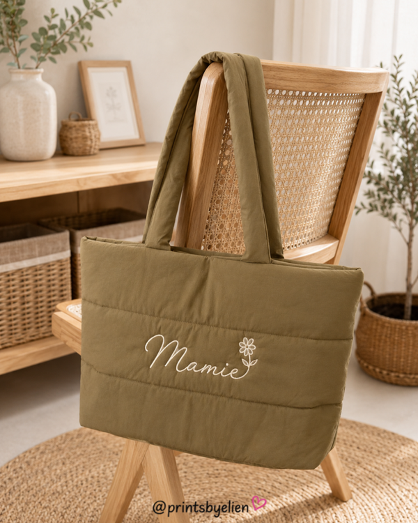 Geborduurde gewatteerde shopper met naam en bloem