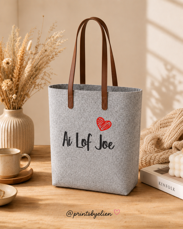 Vilten draagtas met quote en lederen handvaten – Ai lof joe