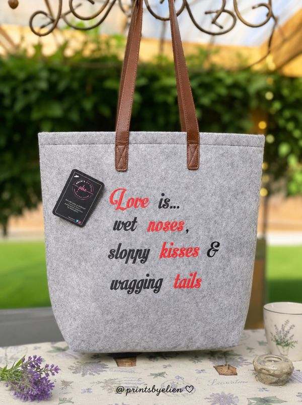 Vilten tas voor hondenliefhebbers – Love is wet noses