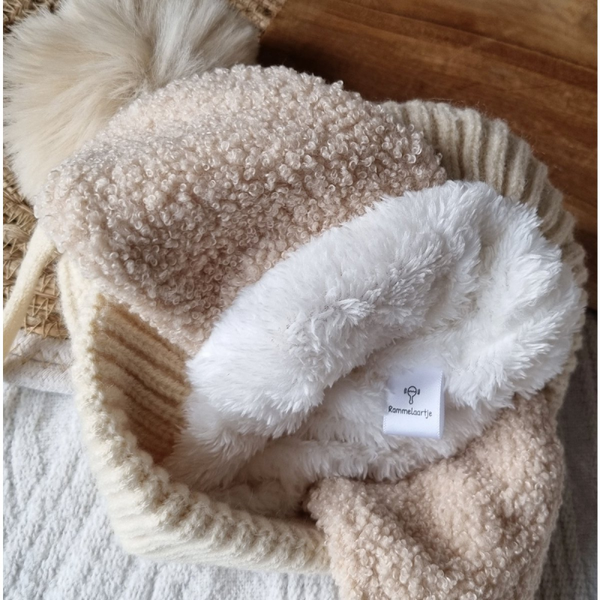 Babymuts met naam – geborduurde wintermuts met oorwarmers