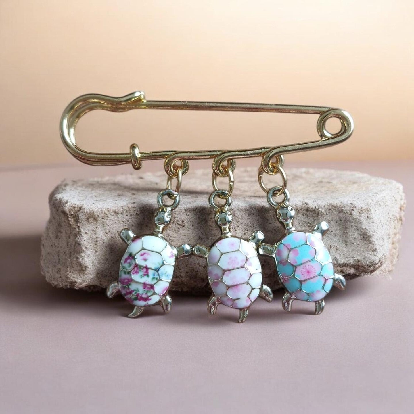 3 Turtles Broche