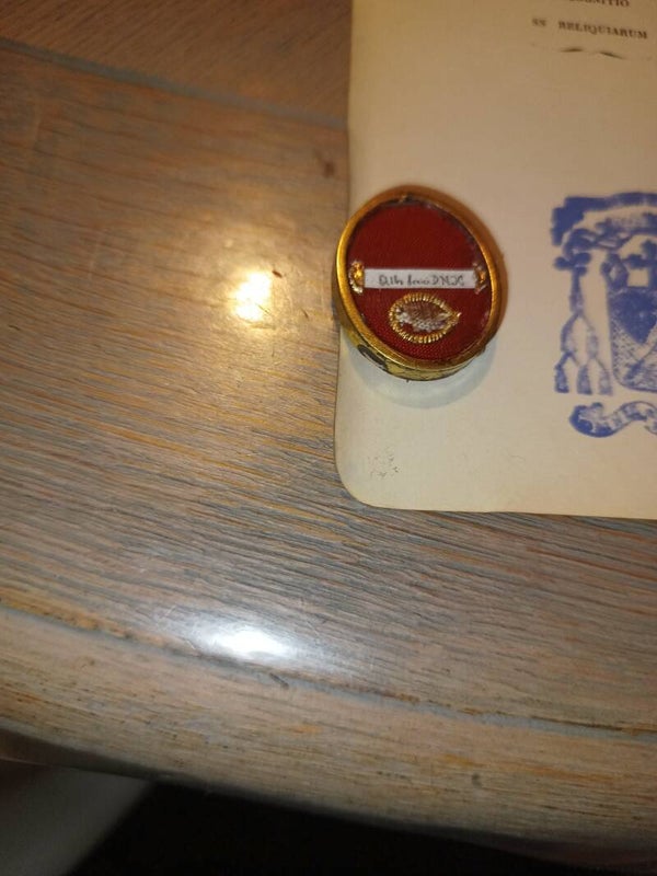 ex alba serici relic and document of  jesus christ