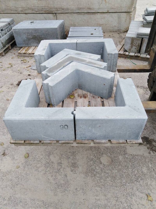 Trottoirband Hoekstuk 90°  10x20 - 30 Cm ( 14 D )