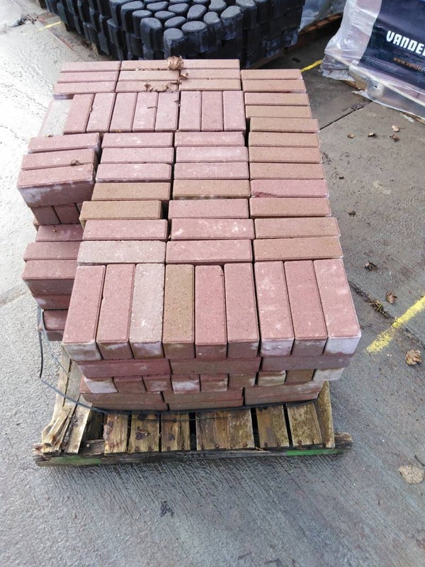 Betonstraatstenen 20.5x6.5x8 ( 29 B )