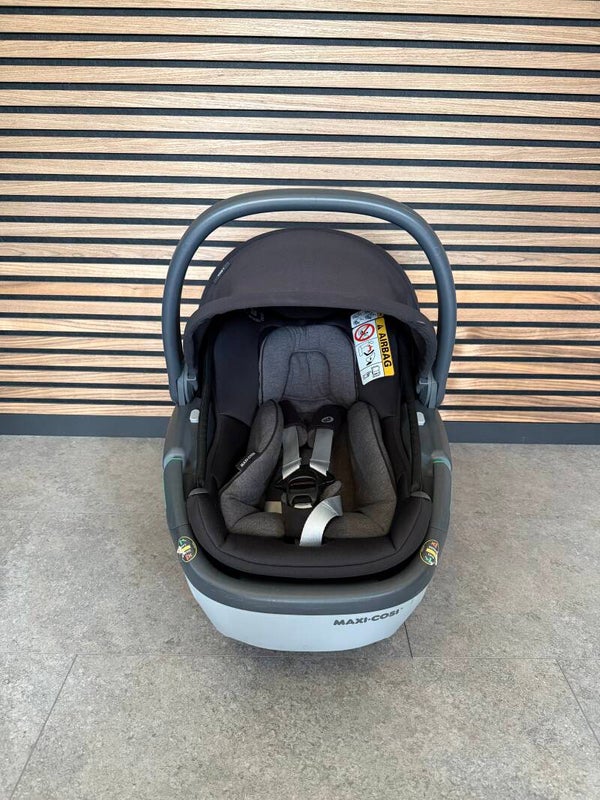 Maxi Cosi i-Size • Coral 360 Essential Black • Refurbished