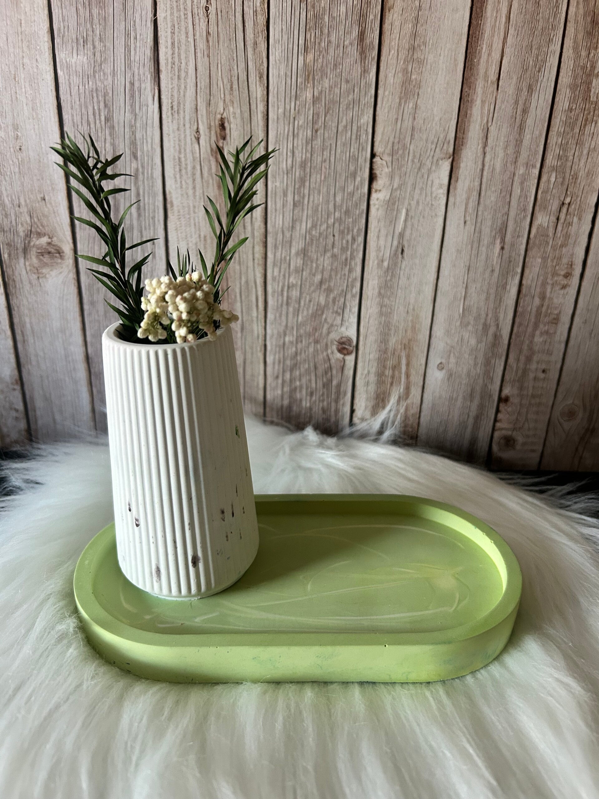 Untersetzer mit kleiner Deko-Vase