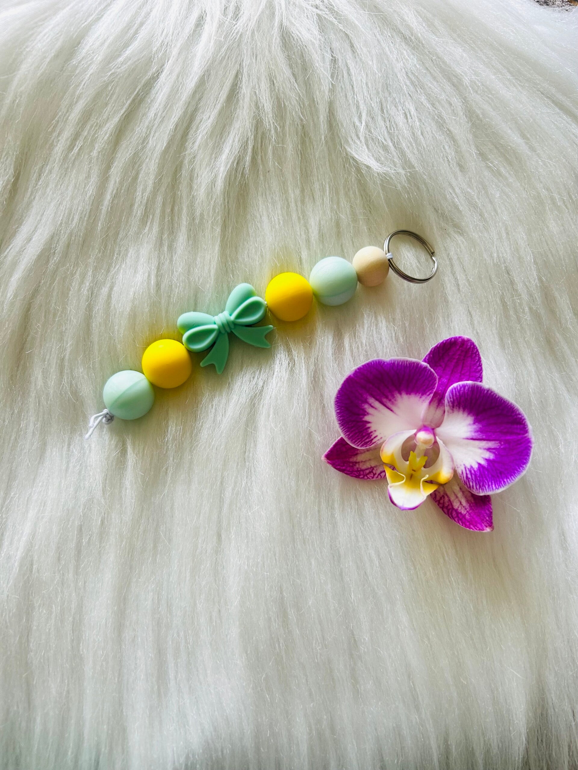 Anhänger Türkis/Gelb Schleife