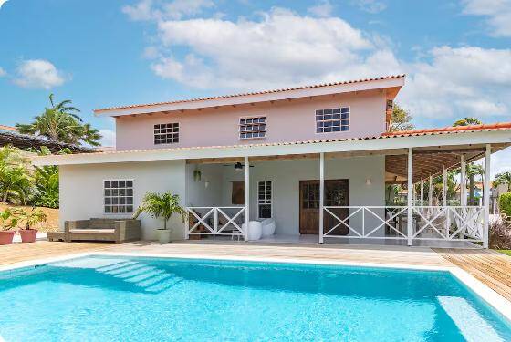 Villa Konsuelo, spacious villa with pool in the characterful Cas Grandi neighborhood, Curaçao