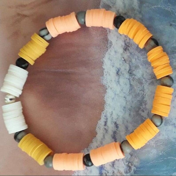 Bracelet perles Heishi et pierre de soie