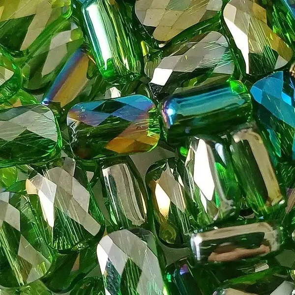 Perles rectangles en verre lime plaqué arc-en-ciel