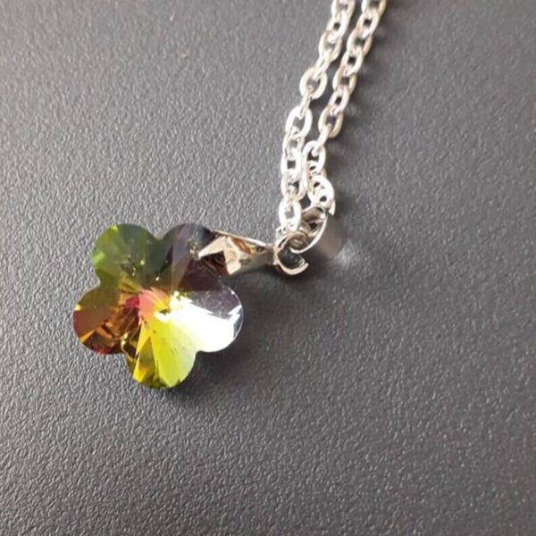 Collier fleur en cristal