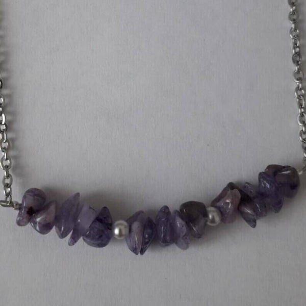 Collier acier inoxydable, perles de verre nacrées et améthyste