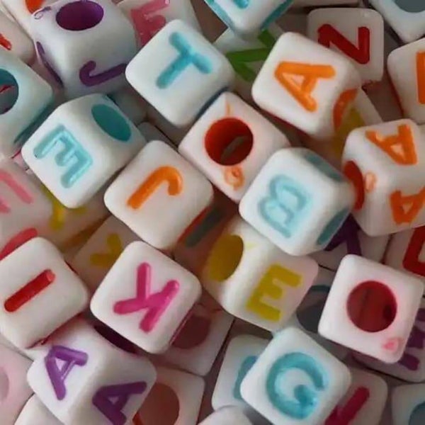 Perles carrées acryliques alphabet coloré/blanc