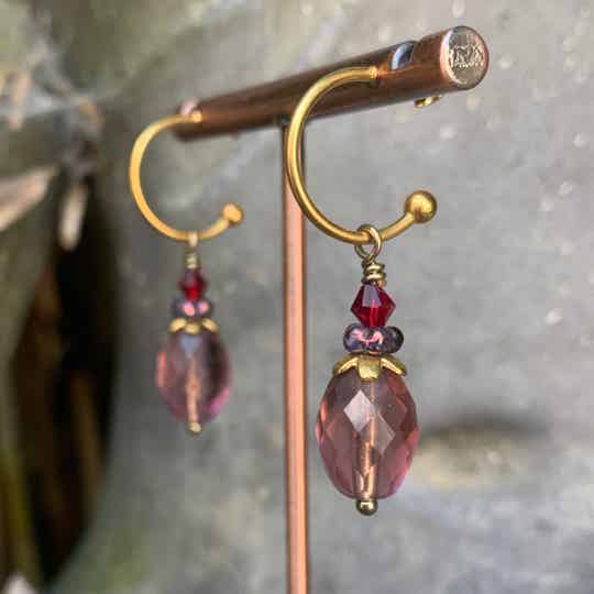 Tsjechisch Glas, Ovaal zacht Paars met rode bicone kraal