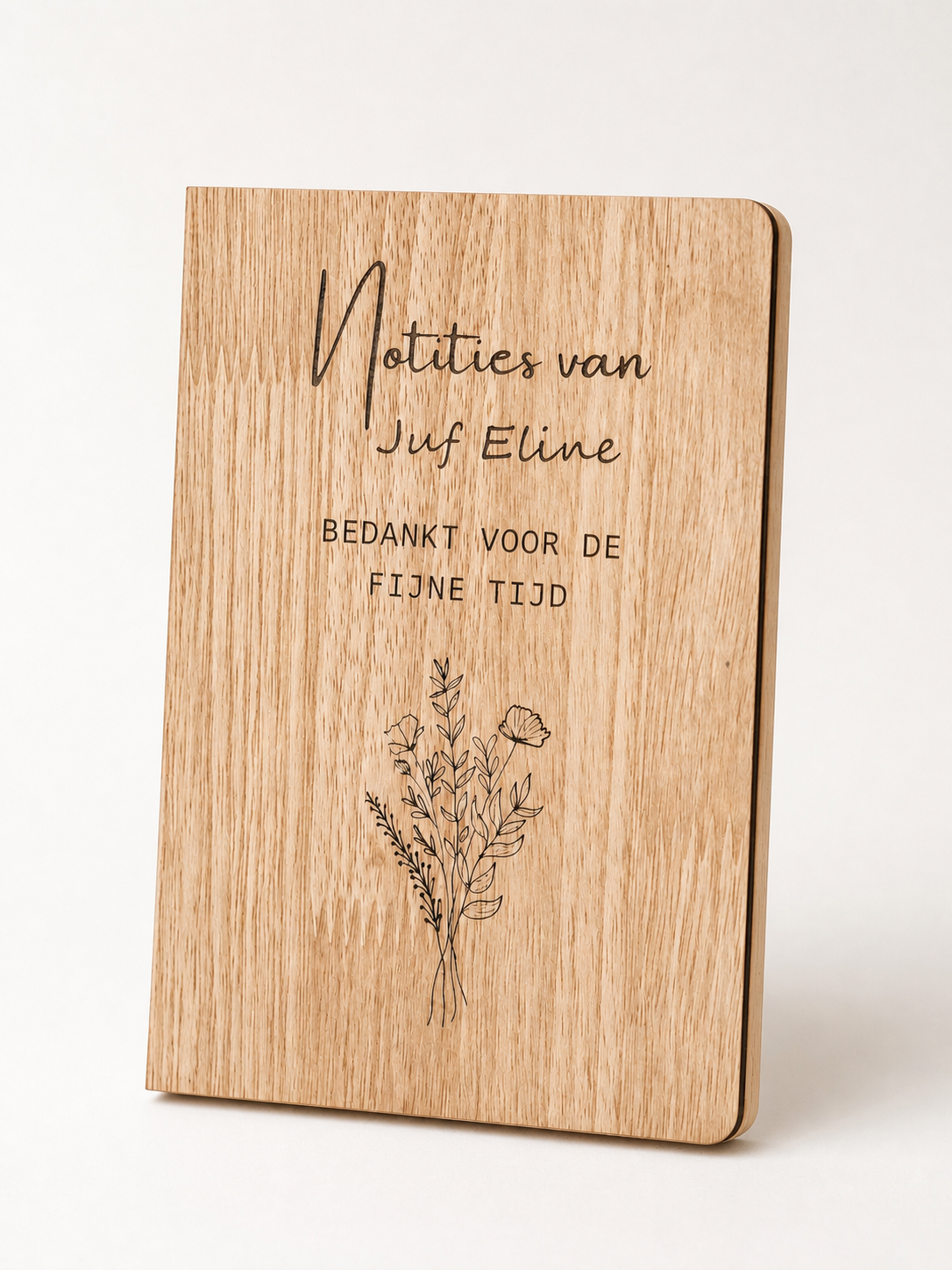 gepersonaliseerd luxe notitieboekje met bamboekaft voor juf of meester