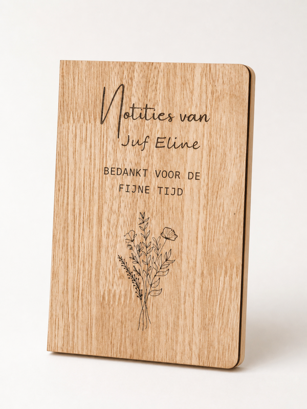 gepersonaliseerd luxe notitieboekje met bamboekaft voor juf of meester
