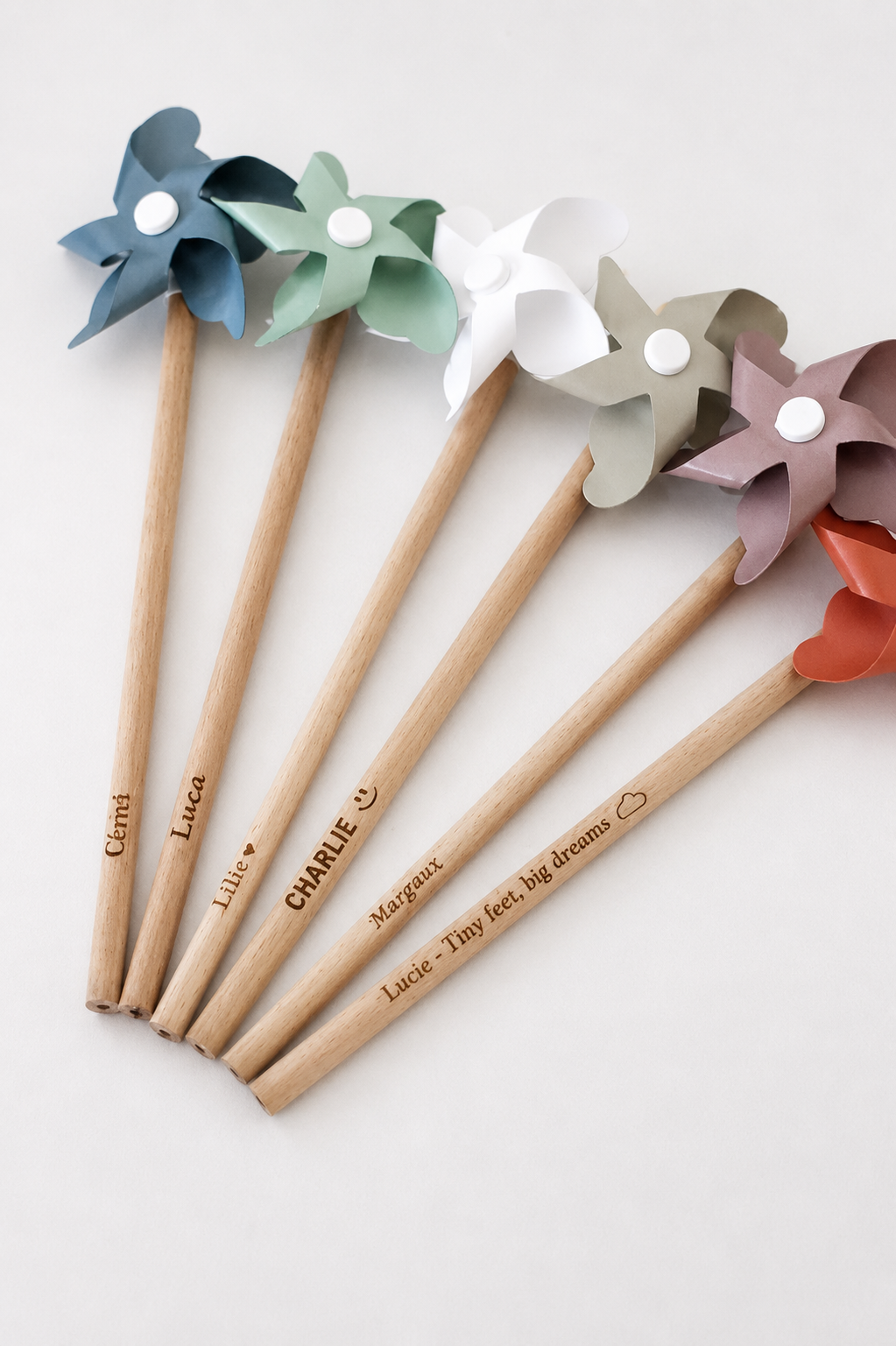 gegraveerd windmolentje en potlood (verschillende kleuren) - 5 stuks