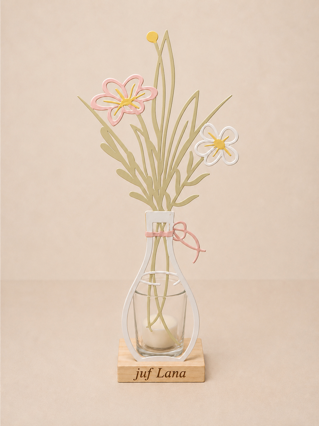 gepersonaliseerde kaarsje met afwerking van bloemen