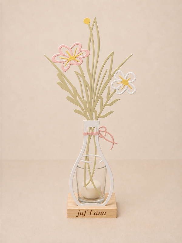 gepersonaliseerde kaarsje met afwerking van bloemen